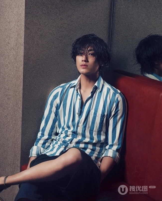 男演员、歌手赤西仁（Akanishi Jin）忧郁写真图片
