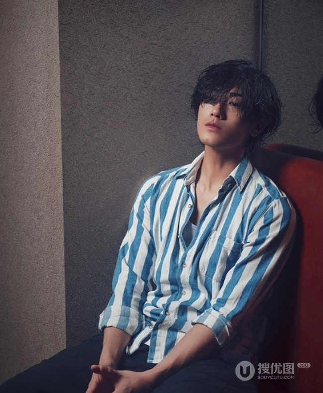 男演员、歌手赤西仁（Akanishi Jin）忧郁写真图片