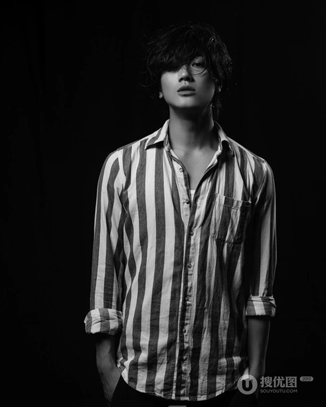 男演员、歌手赤西仁（Akanishi Jin）忧郁写真图片