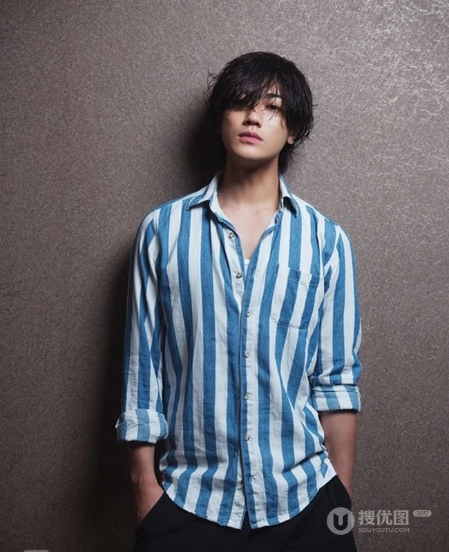 男演员、歌手赤西仁（Akanishi Jin）忧郁写真图片
