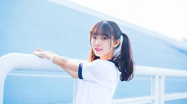 双马尾可爱校服少女清新户外写真