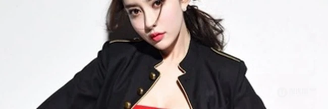 女星孟子义露肩装写真大片，娇美清纯不失气质