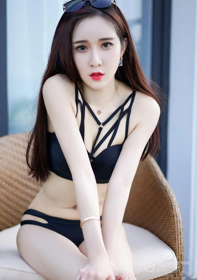 女生模特Eva_茜茜气质高清泳装海边写真
