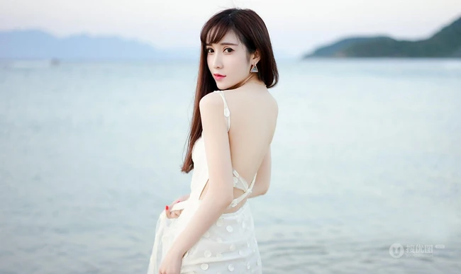 女生模特Eva_茜茜气质高清泳装海边写真