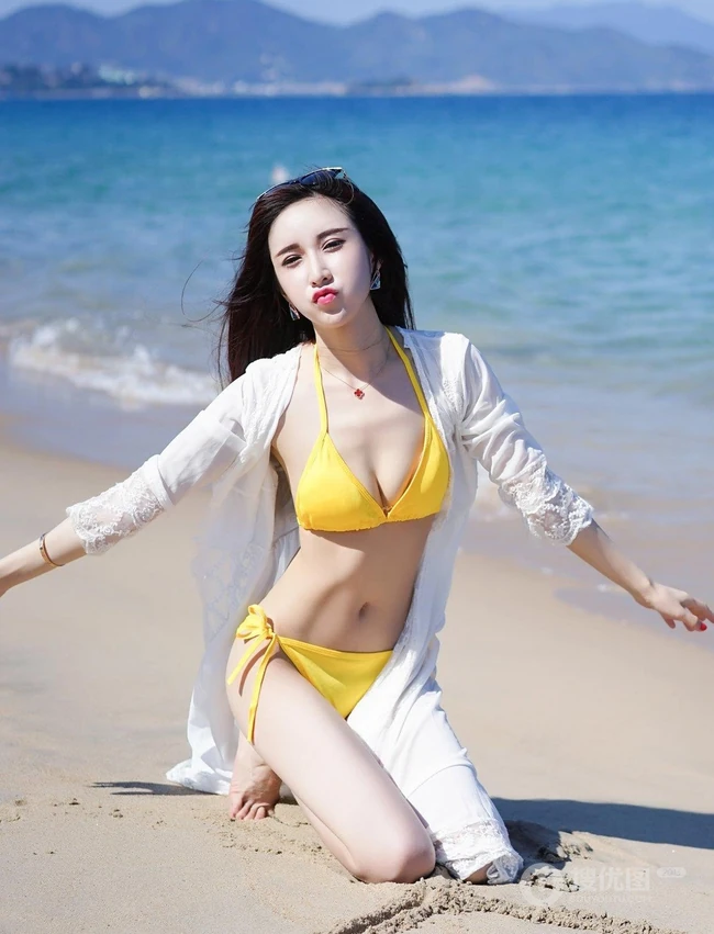 女生模特Eva_茜茜气质高清泳装海边写真