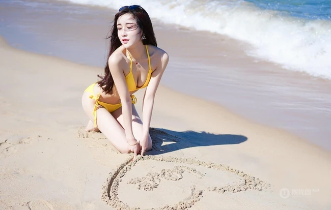 女生模特Eva_茜茜气质高清泳装海边写真
