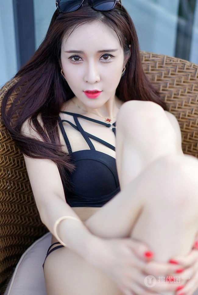 女生模特Eva_茜茜气质高清泳装海边写真