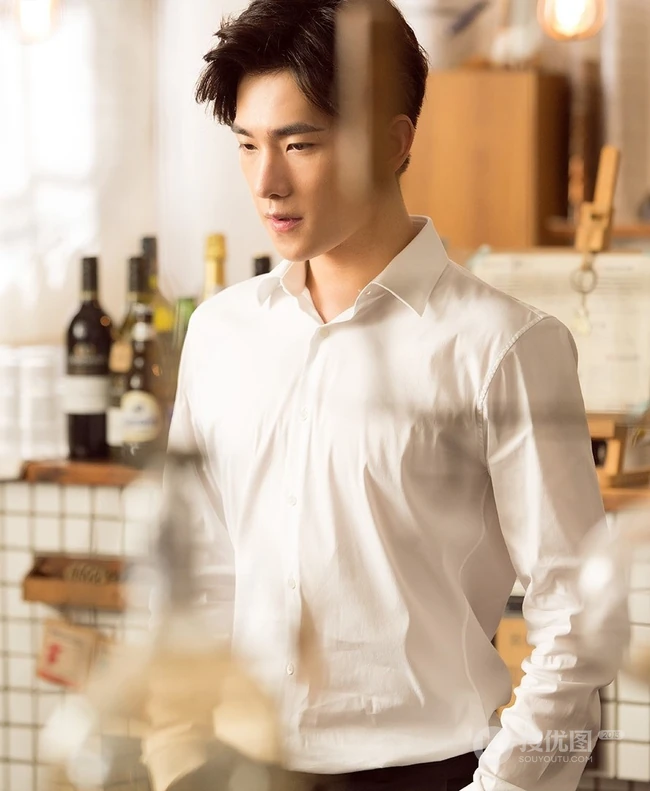 杨洋高清居家休闲写真，画面清新舒适惬意