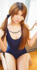 双马尾少女修修紧身连体泳装家居服高清写真