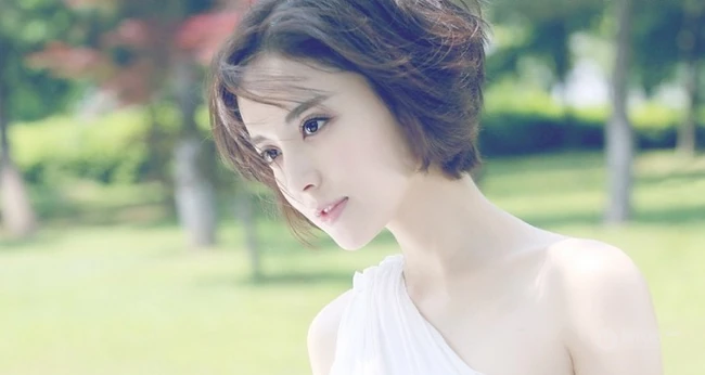 古力娜扎唯美森系户外写真，灵动婉约诗意十足