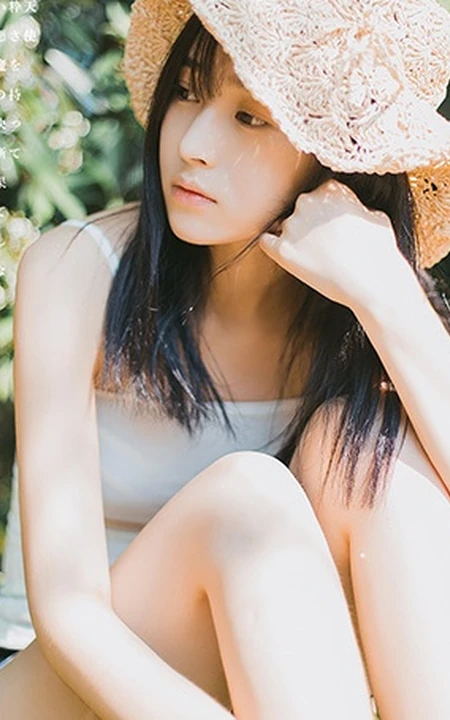 绝美森系少女唯美户外写真，清秀容颜让人难忘