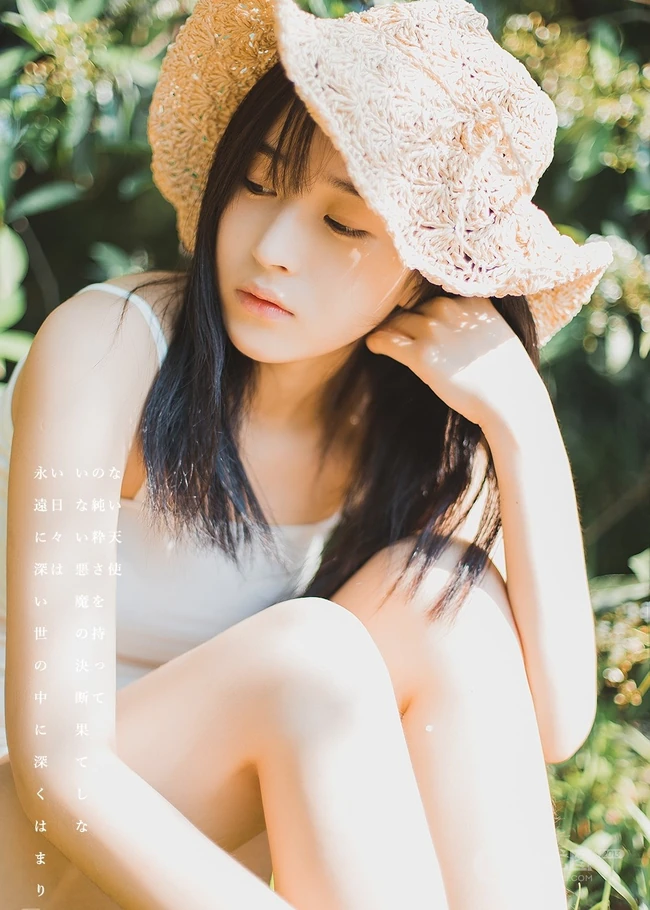 绝美森系少女唯美户外写真，清秀容颜让人难忘