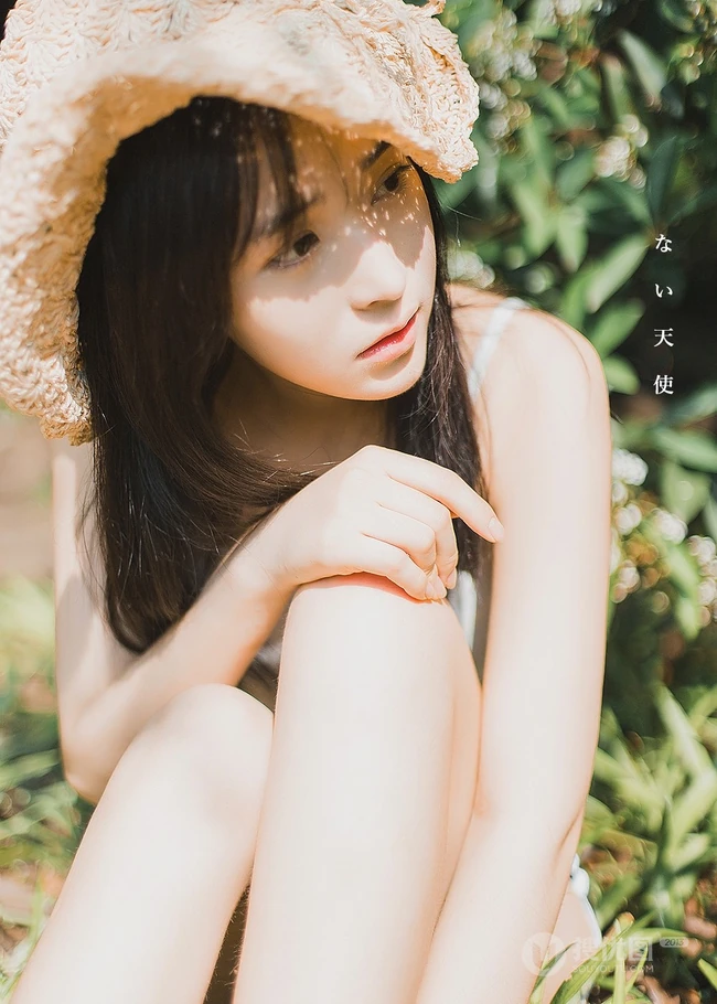 绝美森系少女唯美户外写真，清秀容颜让人难忘