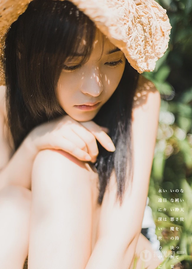 绝美森系少女唯美户外写真，清秀容颜让人难忘