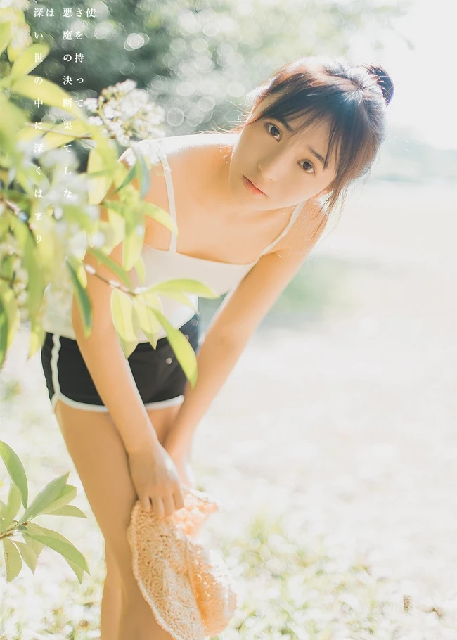 绝美森系少女唯美户外写真，清秀容颜让人难忘