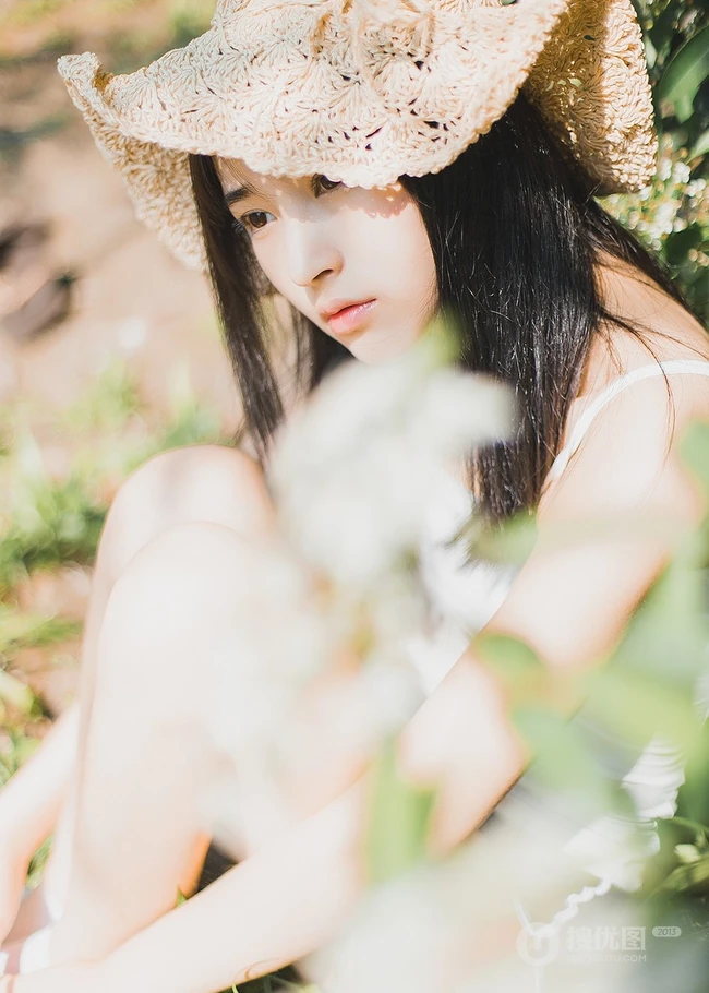 绝美森系少女唯美户外写真，清秀容颜让人难忘