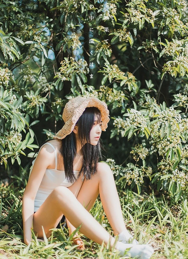 绝美森系少女唯美户外写真，清秀容颜让人难忘