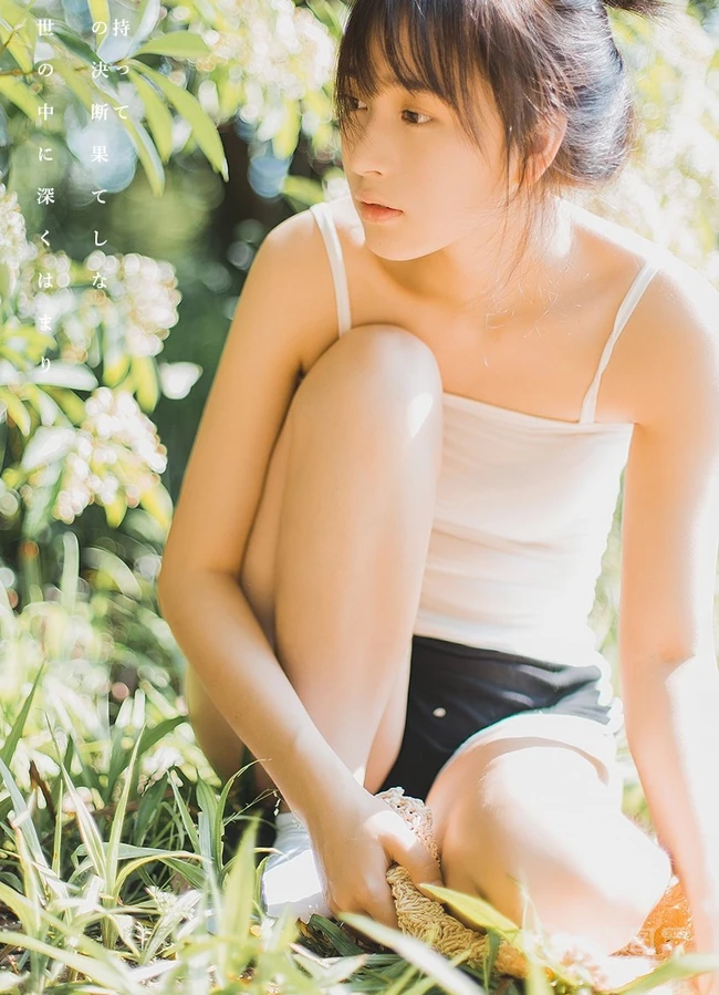 绝美森系少女唯美户外写真，清秀容颜让人难忘
