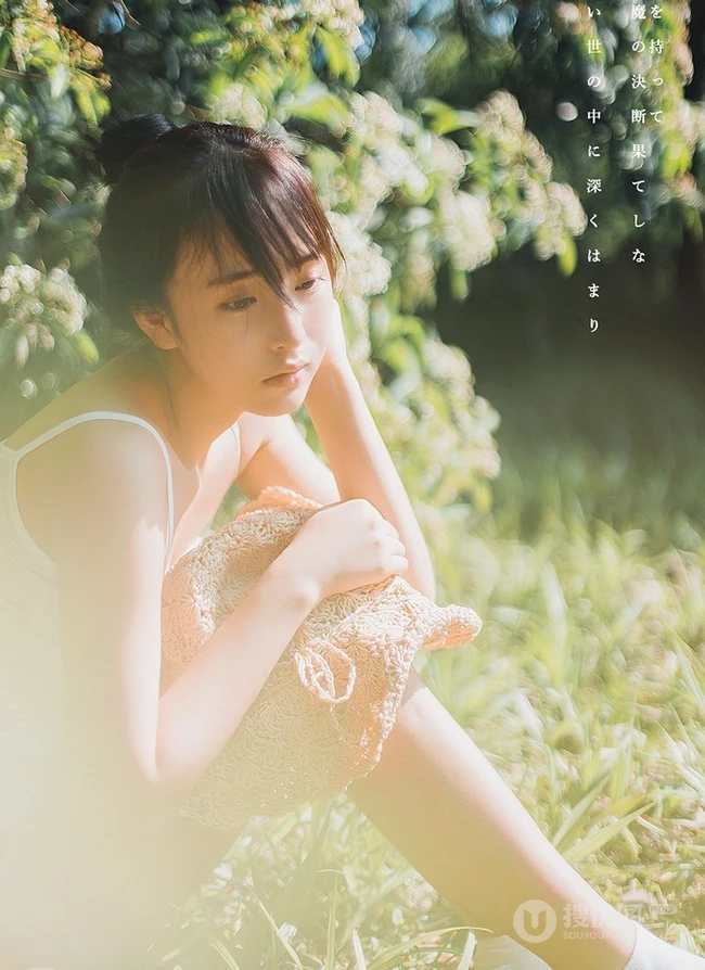 绝美森系少女唯美户外写真，清秀容颜让人难忘