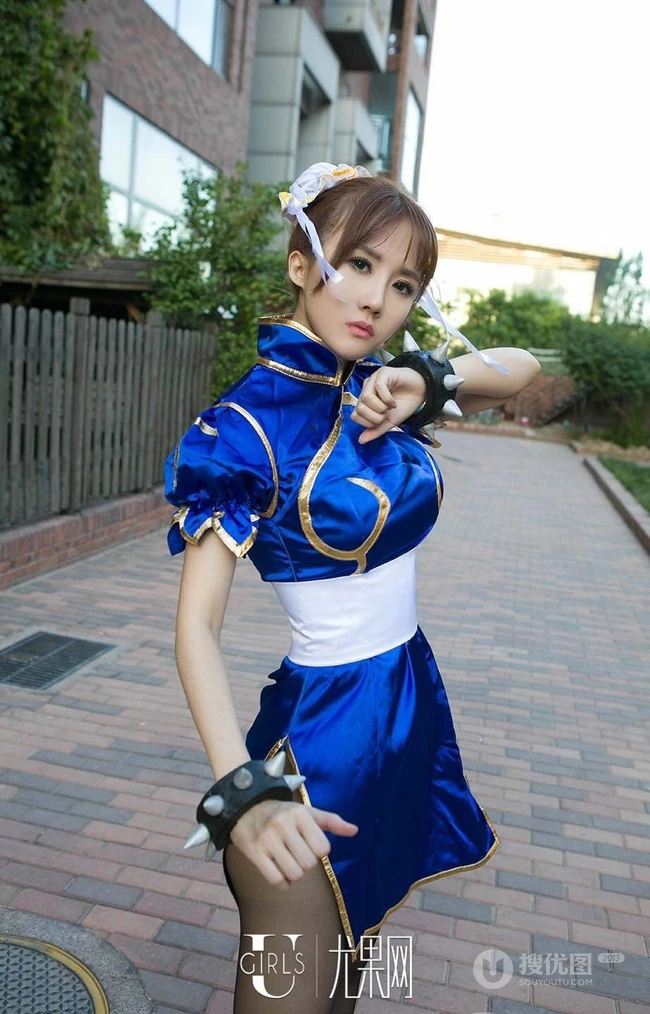 邻家女孩猴小语魅力变装写真美图，cos春丽、女仆制服秀