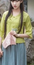 古装可爱女生姐妹唯美复古风山石公园游玩嬉戏写真图片