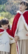 古装可爱女生姐妹唯美复古风山石公园游玩嬉戏写真图片