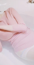 匀称短发软妹子雪怡气质唯美诱人室内美照