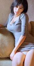 匀称短发软妹子雪怡气质唯美诱人室内美照