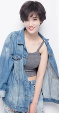 短发女星徐悦清新牛仔服装写真，彰显动感青春和活力