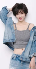 短发女星徐悦清新牛仔服装写真，彰显动感青春和活力