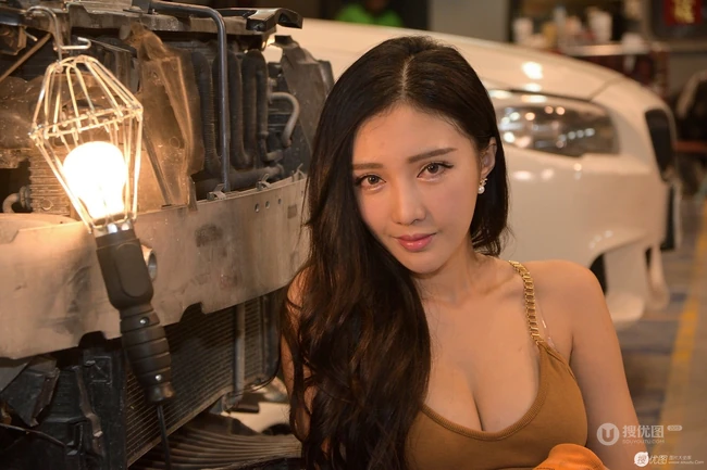双马尾俏皮少女Uki奶糖学生装、紧身 蕾丝家居服高清写真大图