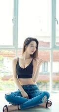 线条线条长腿模特紧身牛仔裤室内写真美图