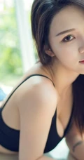 线条线条长腿模特紧身牛仔裤室内写真美图