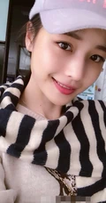 北影校花付乐莹气质帅气牛仔服、短裙、自拍美图