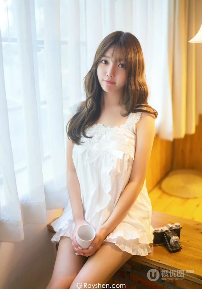 清新气质女生艾西唯美睡衣高清室内写真美图