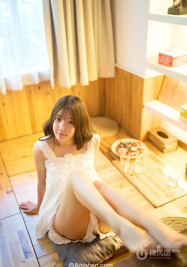 清新气质女生艾西唯美睡衣高清室内写真美图