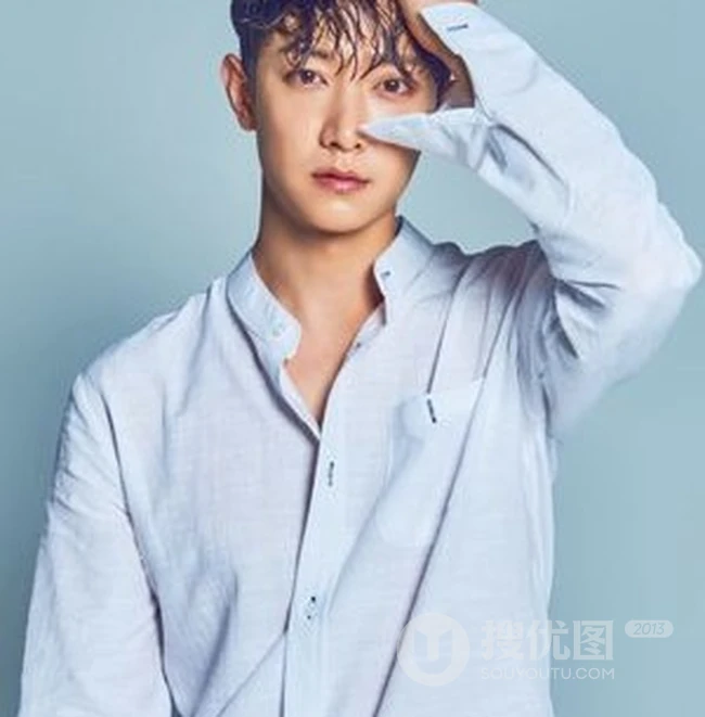 韩国男演员李正赫登时尚杂志《bnt》写真图片
