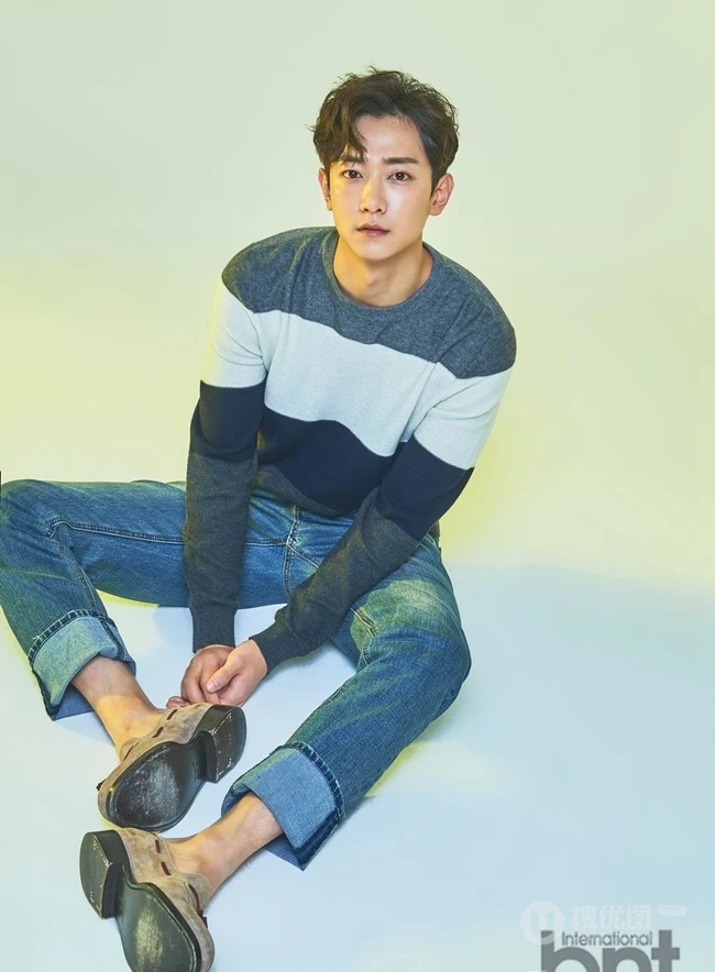 韩国男演员李正赫登时尚杂志《bnt》写真图片