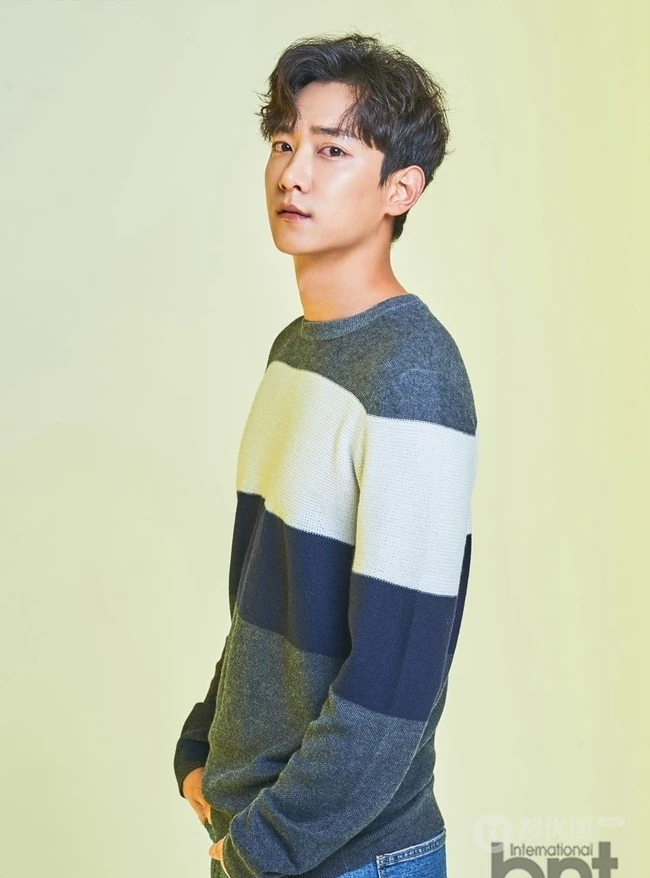 韩国男演员李正赫登时尚杂志《bnt》写真图片