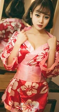百变女生赵小米Kitty挑战各类服饰，气质身段曲线动人