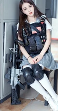 百变女生赵小米Kitty挑战各类服饰，气质身段曲线动人