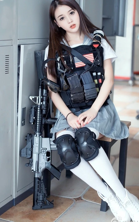 百变女生赵小米Kitty挑战各类服饰，气质身段曲线动人