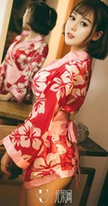 百变女生赵小米Kitty挑战各类服饰，气质身段曲线动人