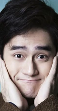 帅气男星蒋劲夫童趣十足，上演十二连拍，秒变表情帝
