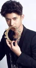 帅气男星高广泽写真图片 休闲装打扮书生气十足