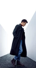 人气帅哥王凯时尚写真大片，笔挺西装眼神动人