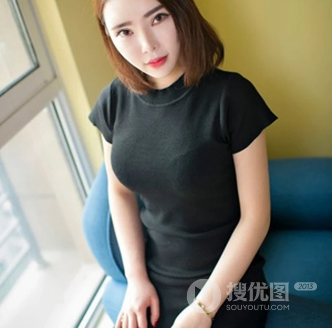 气质女生安宝贝紧身连衣裙、家居服室内写真图片