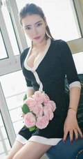 气质女生安宝贝紧身连衣裙、家居服室内写真图片