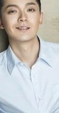 帅气演员闫肃气质黑白写真大片