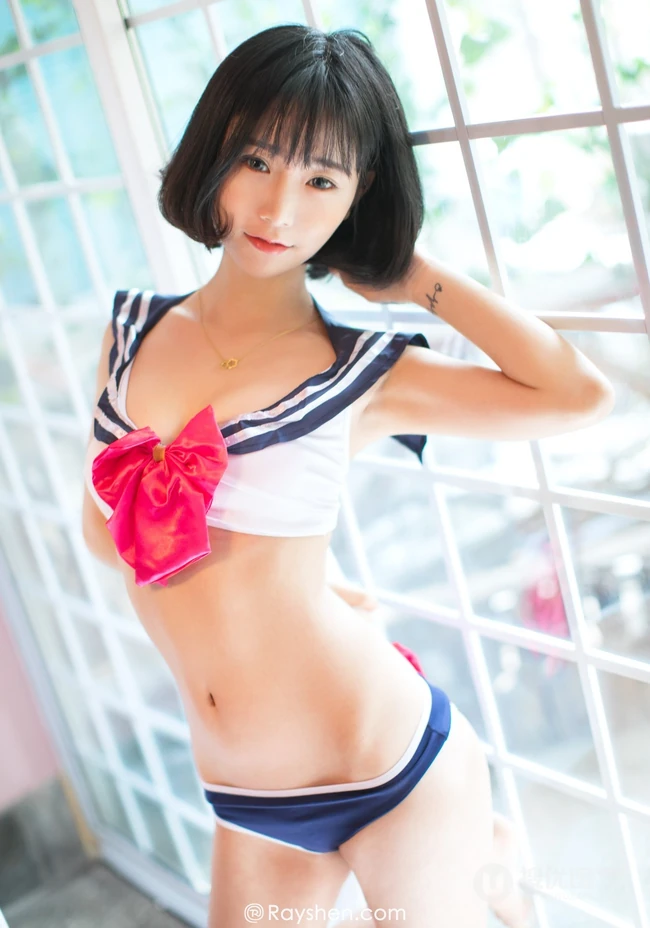 短发少女模特气质高清学生装家居服、蕾丝家居写真图片